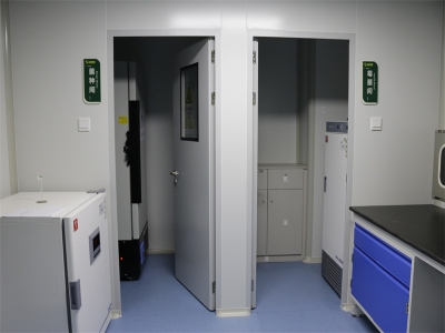 實驗室微生物室潔凈區(qū)、純手工彩鋼板制作、pvc地面、鋼制門